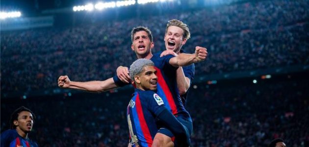 تشافي يكافئ لاعبي برشلونة بعد الفوز على ريال مدريد