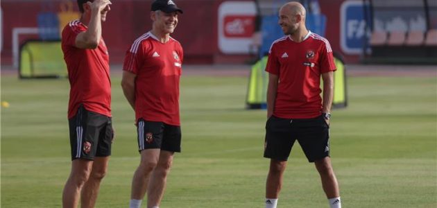 مران-الأهلي-|-كولر-يعقد-جلسة-مع-الجهاز-المعاون-ويحاضر-اللاعبين-استعداداً-لـ-مباراة-الإسماعيلي